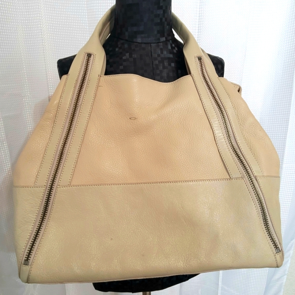 Handbag - Picture 2 of 11